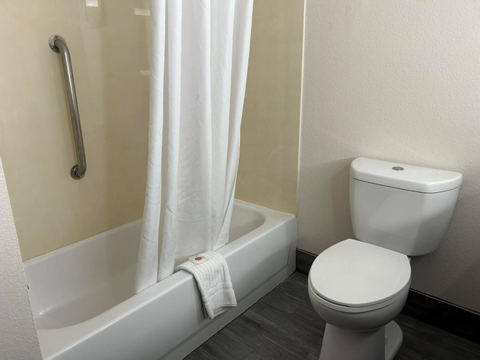 Bathroom 4, Comfort Inn & Suites Liverpool-Clay, Onondaga