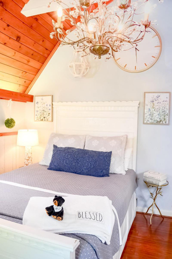 Bedroom 3, The Inn at Thorn Hill, Carroll
