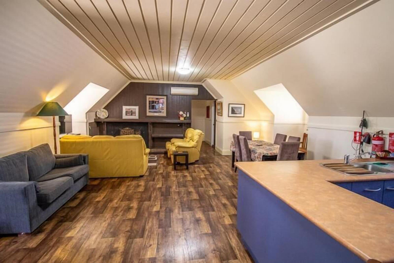 Public Area, Gold Mine Guesthouse, Tamworth Regional - Pt B
