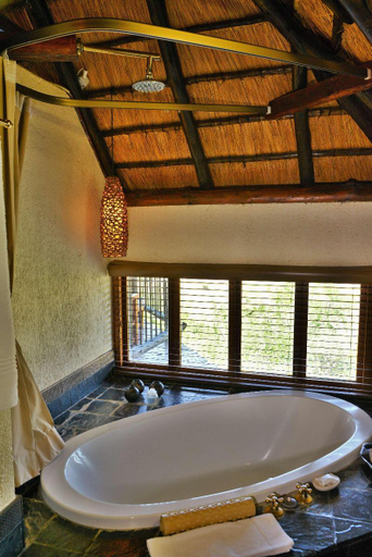 Bathroom 3, Tshukudu Bush Lodge, Bojanala