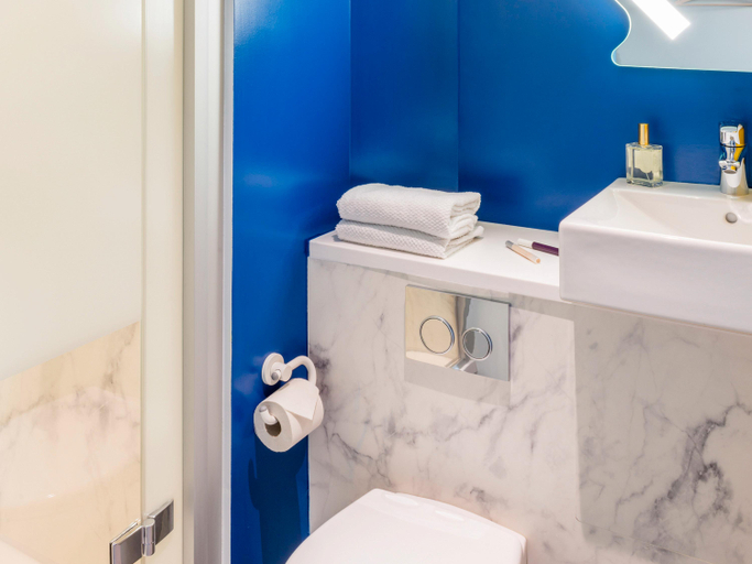 Bedroom 3, Ibis Budget Lyon Est Beynost, Ain