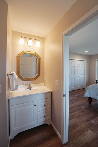 Bedroom 1, Engle Farmhouse 5BDR Vineyard Views, Grand Traverse