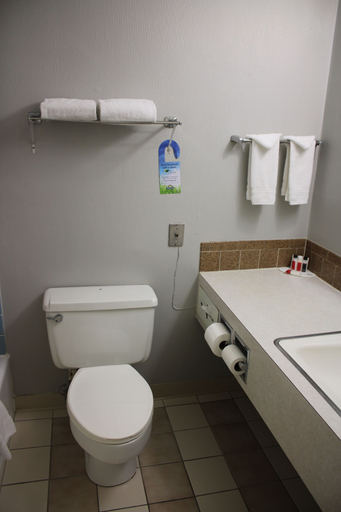 Bathroom 4, Days Inn by Wyndham Hays, Ellis
