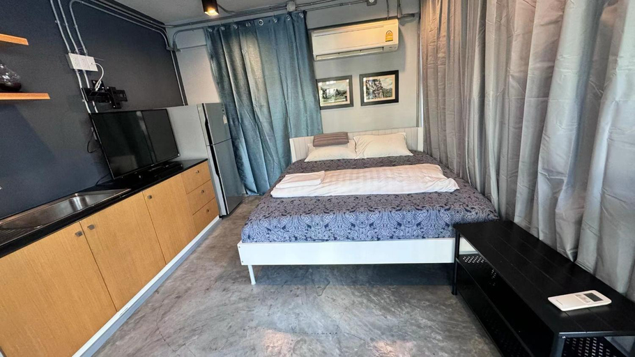 Bedroom 5, The Chatbox Silom Hostel, Bang Rak
