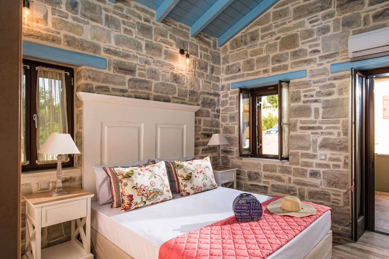 Room 5, Phaistos Villas - Private Pool Luxury Retreats, Faistos