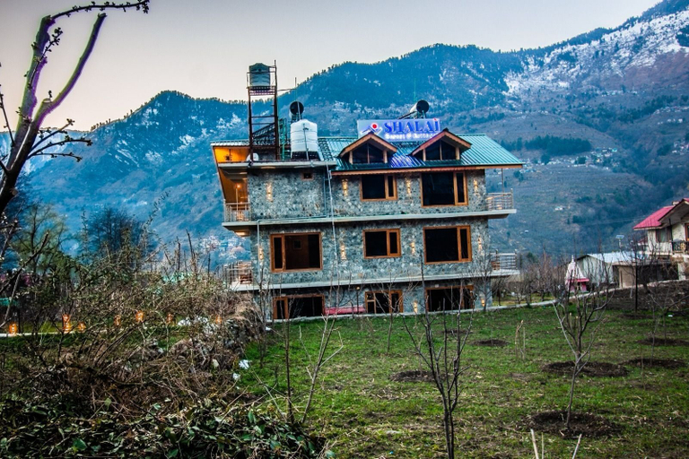 Exterior & Views