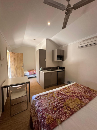 Kitchen 3, Parachilna Overflow Accommodation, Unincorp. Flinders Ranges