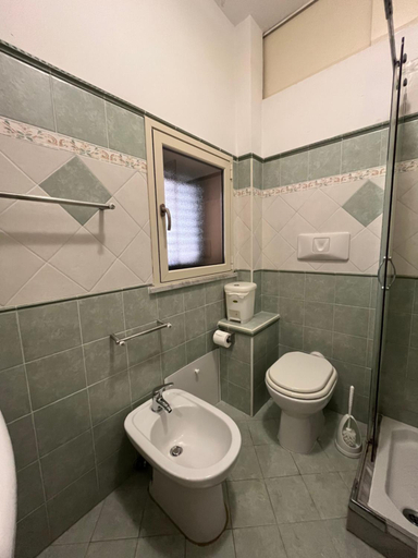 Bathroom 2, Appartamento Torre, Palermo