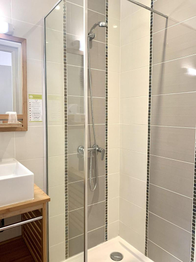 Bathroom 4, Hotel Saint Georges, Face à la Mer, Pyrénées-Orientales