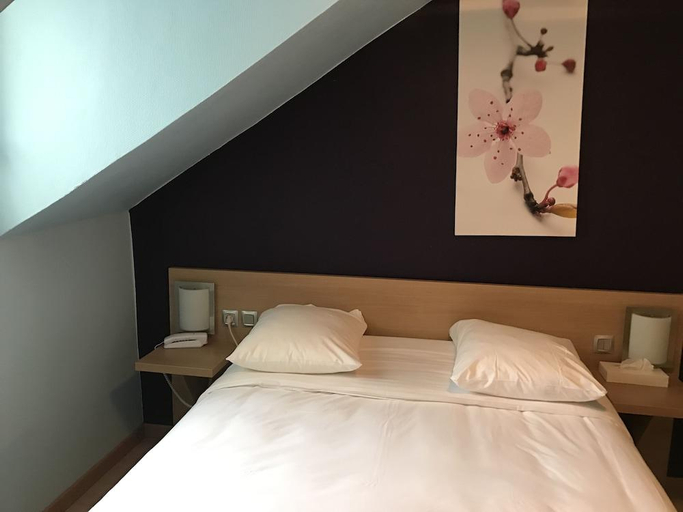 Bedroom 3, Tipi, Paris