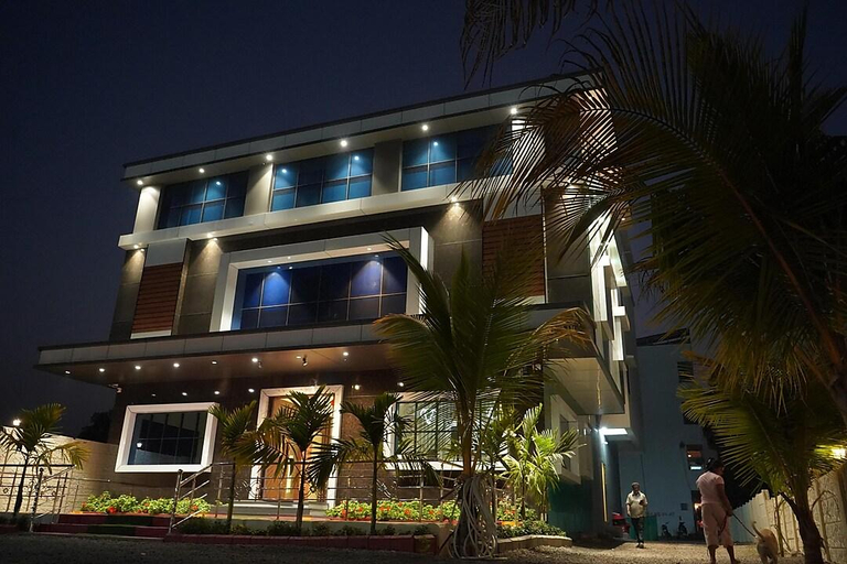 Exterior & Views