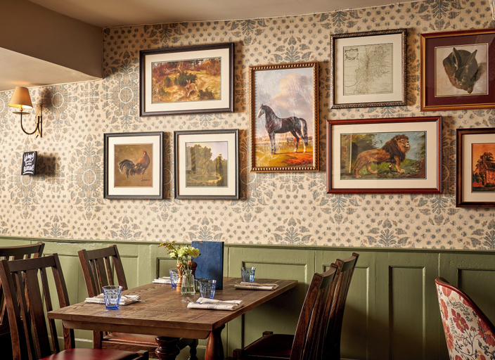 Food & Drinks 5, The Lion Inn, Gloucestershire