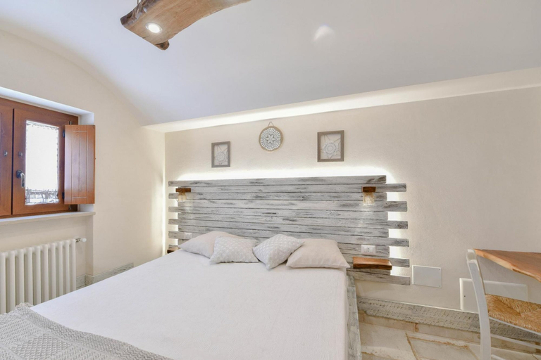 Bedroom 4, Trulli Colebe, Taranto