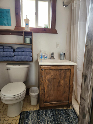 Bathroom 4, Cowboy Country Inn, Garfield