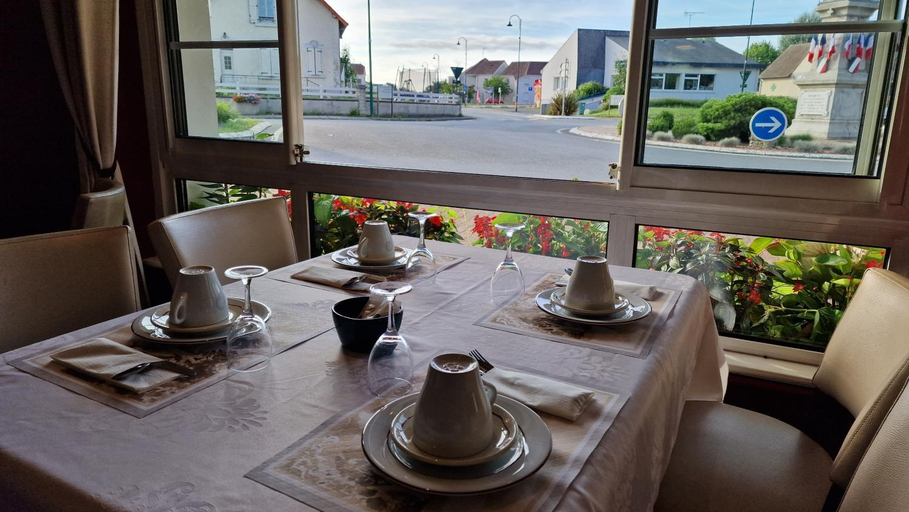 Food & Drinks 4, Hotel Saint Jacques, Sarthe