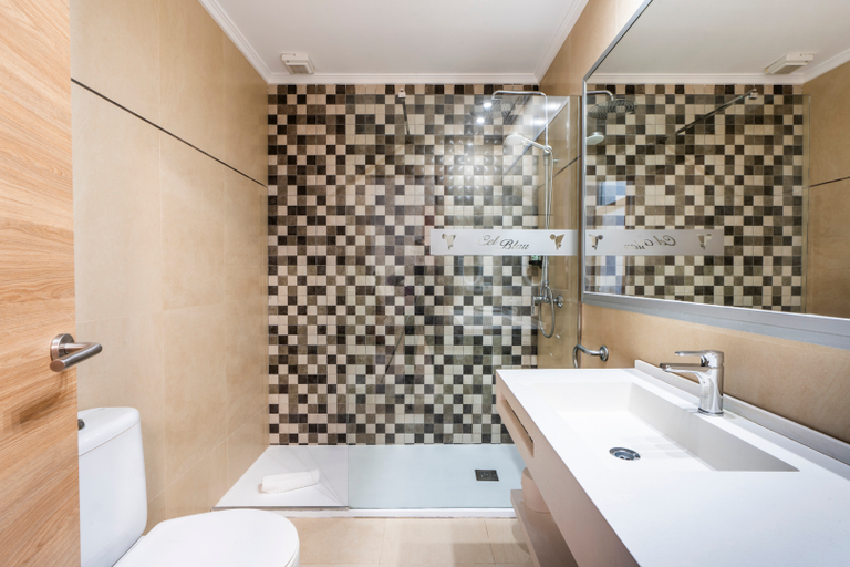 Bathroom 5, Cel Blau Apartamentos, Baleares