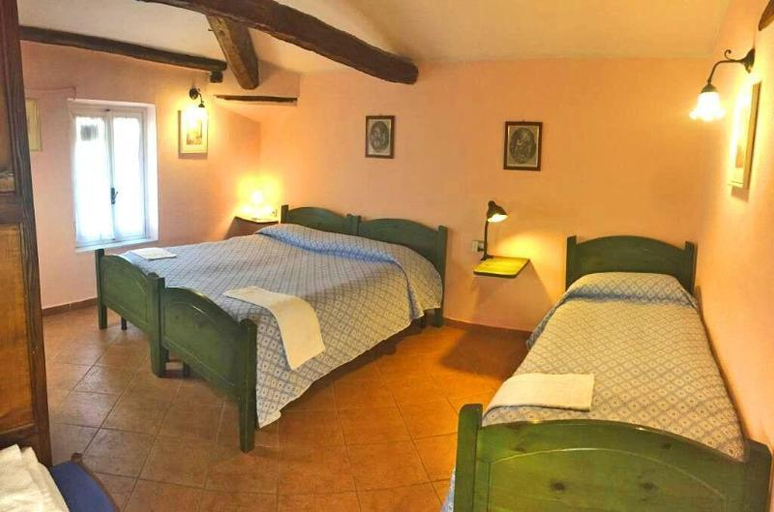 Bedroom 4, Albergo Locanda Borgo Antico, Savona