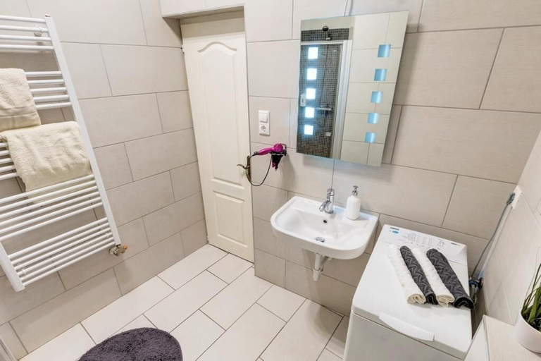 Bathroom 3, Real Apartments Kertész II., Budapesti