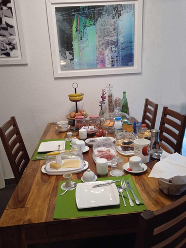 Food & Drinks, Kiki's B&B, Basel