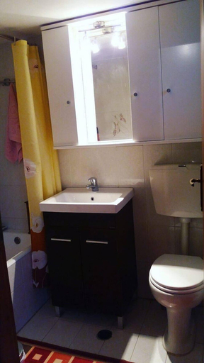 Bathroom 5, Windy Place, Crete