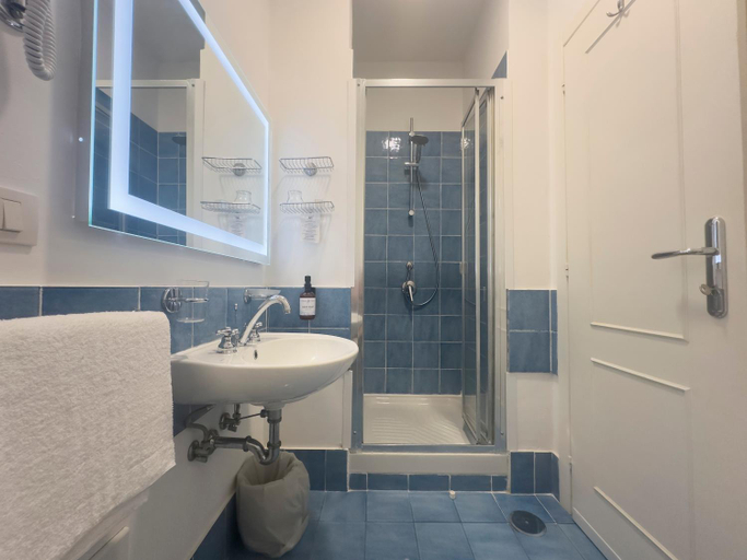 Bathroom 4, Hotel Chiaia Di Luna, Latina