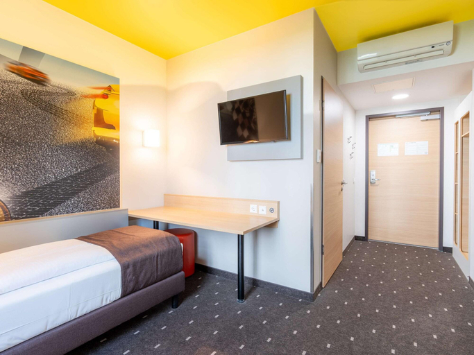 Bedroom 2, B&B Hotel Stuttgart-Zuffenhausen, Stuttgart