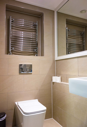 Bathroom 3, Abbey Point Hotel, London