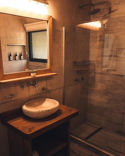 Bathroom 4, Rotui Luxury Village, Lacar