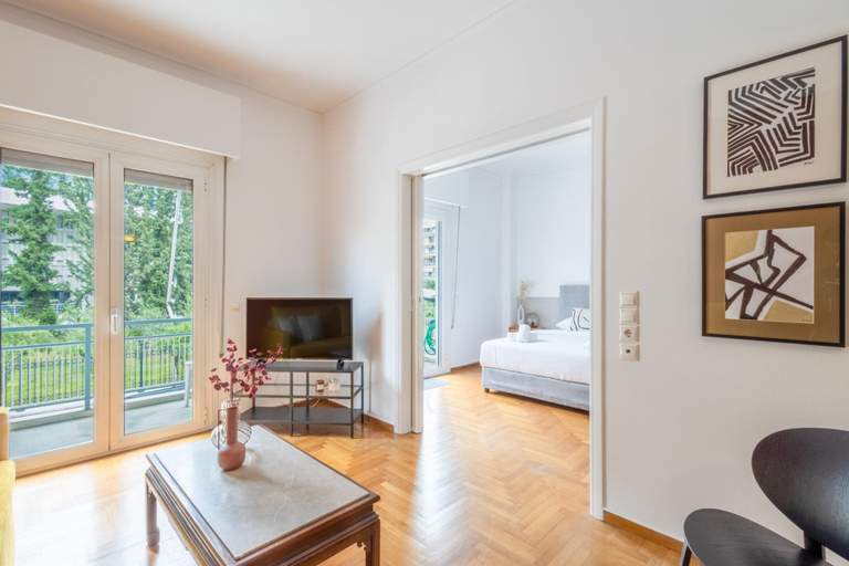 Room 5, Spacious High-ceiling 2BR by Acropolis Museum, Attica