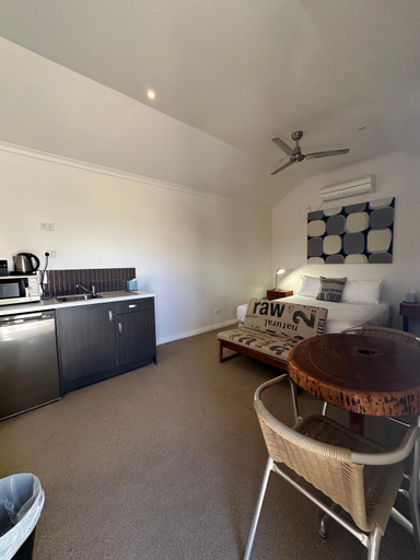 Kitchen 1, Parachilna Overflow Accommodation, Unincorp. Flinders Ranges