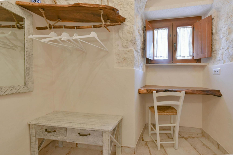 Bedroom 3, Trulli Colebe, Taranto