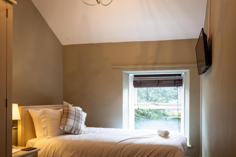 Bedroom 2, The Derwent Arms, Durham