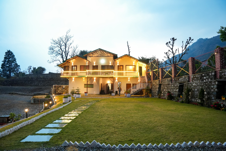 Exterior & Views
