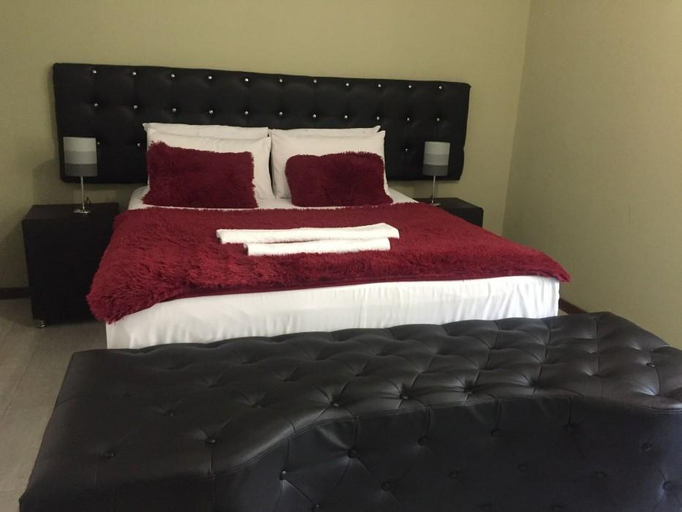 Others 2, The New Mall Guesthouse, Ngamiland East