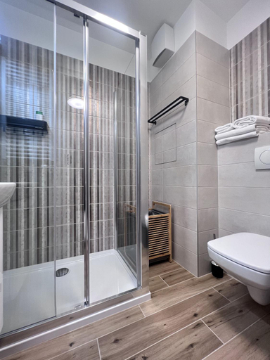 Bathroom 3, RH Suites, Budapesti