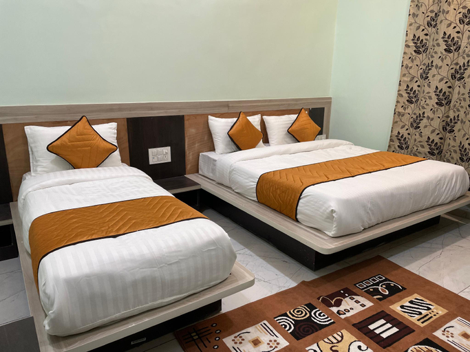 Others 3, Hotel Teertham, Shahdol