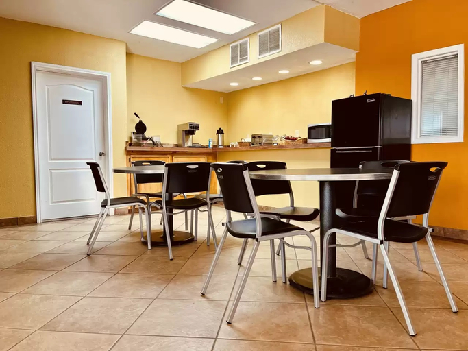 Others 5, Econo Lodge Del Rio, Val Verde