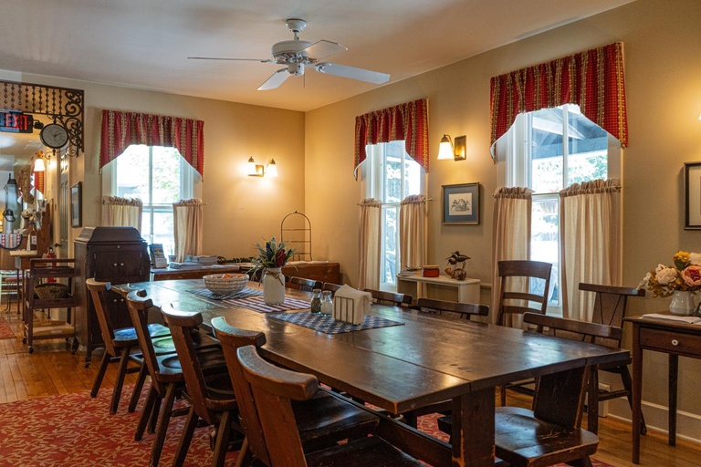 Food & Drinks 4, The Sylvan Inn, Leelanau