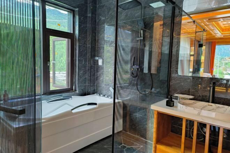 Bathroom 3, Zha Ga Na Jing Qu Da Jiu Dian, Gannan Tibetan