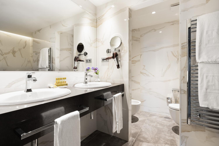 Bathroom 4, Hotel Real, Cantabria