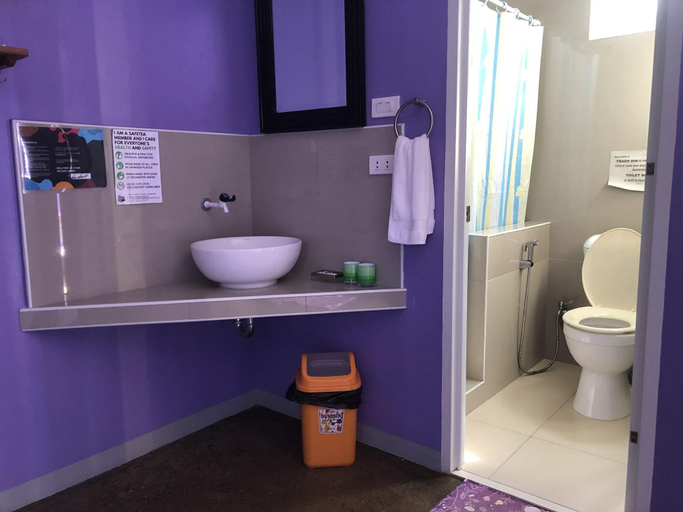 Bathroom 3, Indai Aquasports and Resort, Santa Fe