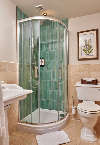 Bathroom 4, The Lion Inn, Gloucestershire
