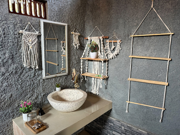 Bathroom 13