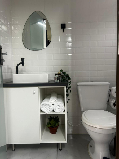 Bathroom 3, Container Guest House, Porto Belo