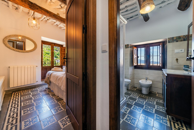 Bathroom 2, Casa Tita Maria, Granada