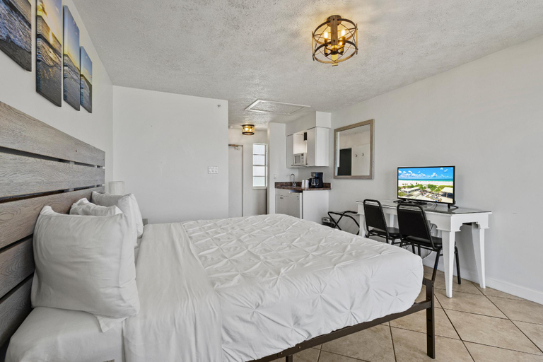 Bedroom 2, Oceanfront Inn, Saint Lucie