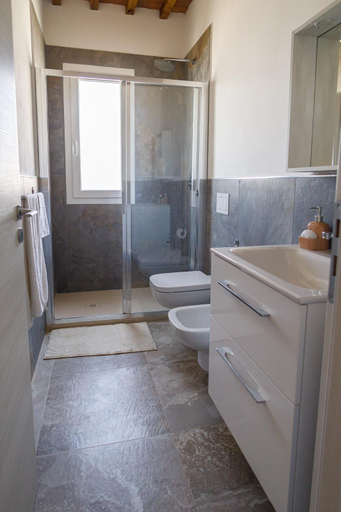 Bathroom 4, Borgo Felice, Pistoia