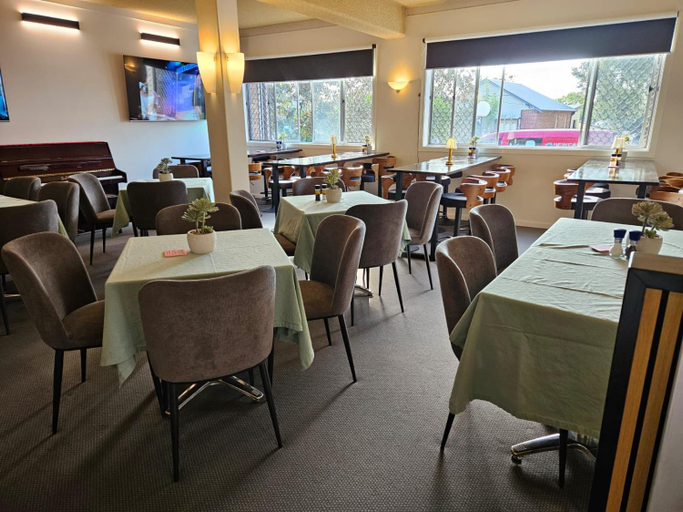 Food & Drinks 2, Elizabeth Motor Inn Adamstown, Newcastle - Throsby