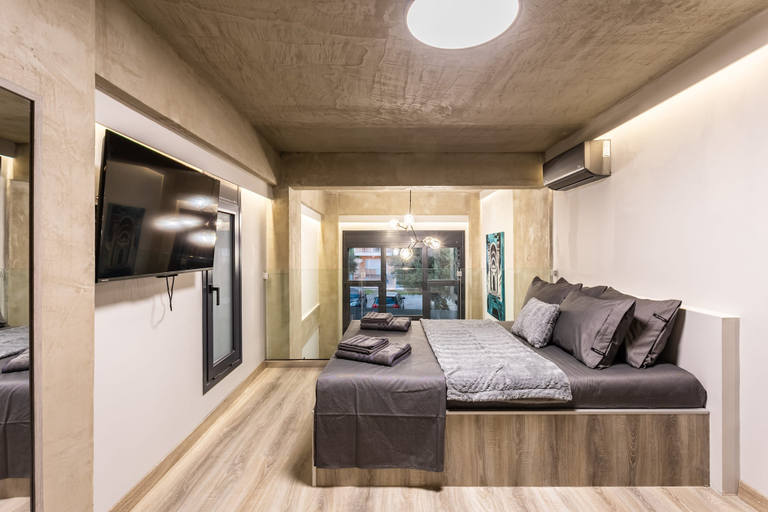 Room 5, Ventiri Lofts - Luxury Duplex w Private Garden, Peloponnese