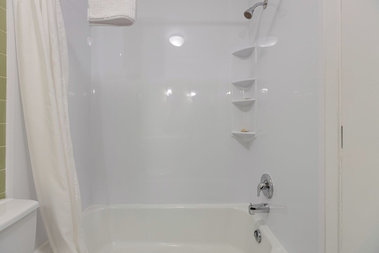 Bathroom 3, Hotel Le Cavalier - M11, Communauté-Urbaine-de-Québec